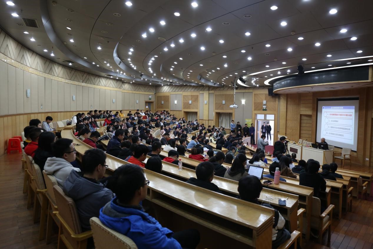 “院士專家進校園”走進湘潭大學
